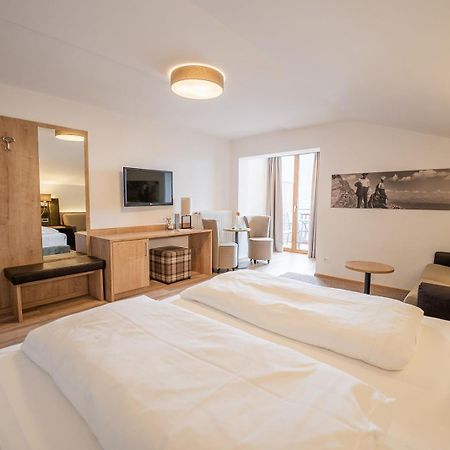 Hotel Brunnhofer Tirolo Exteriör bild