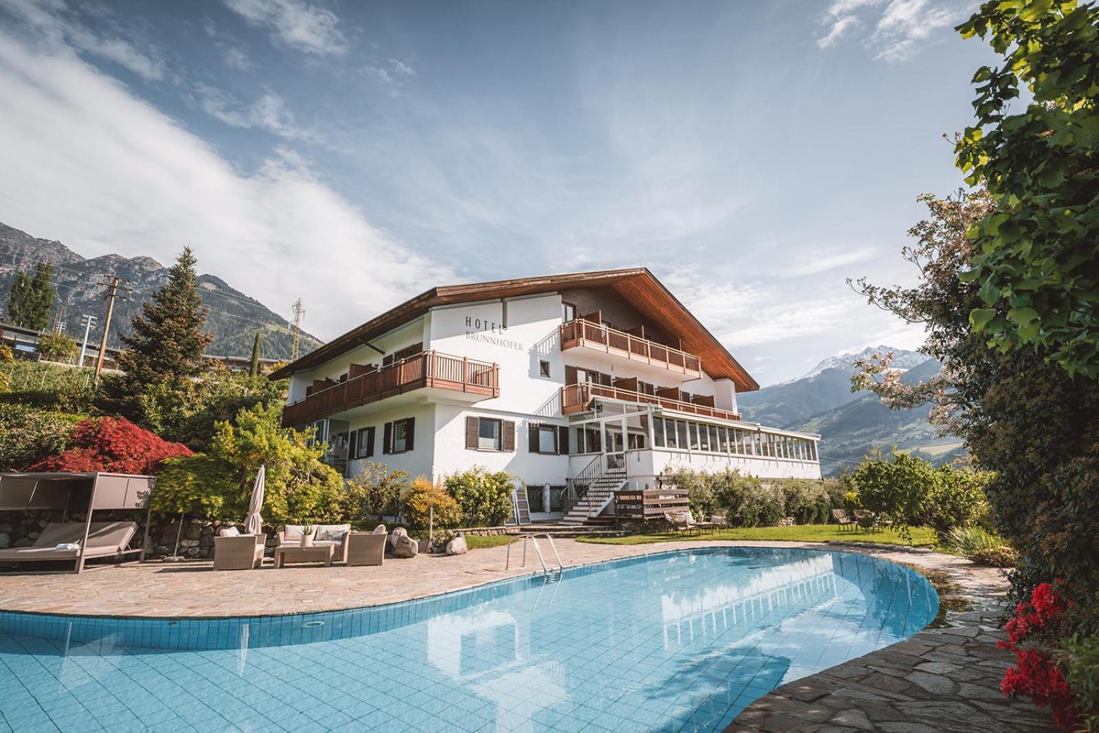Hotel Brunnhofer Tirolo Exteriör bild