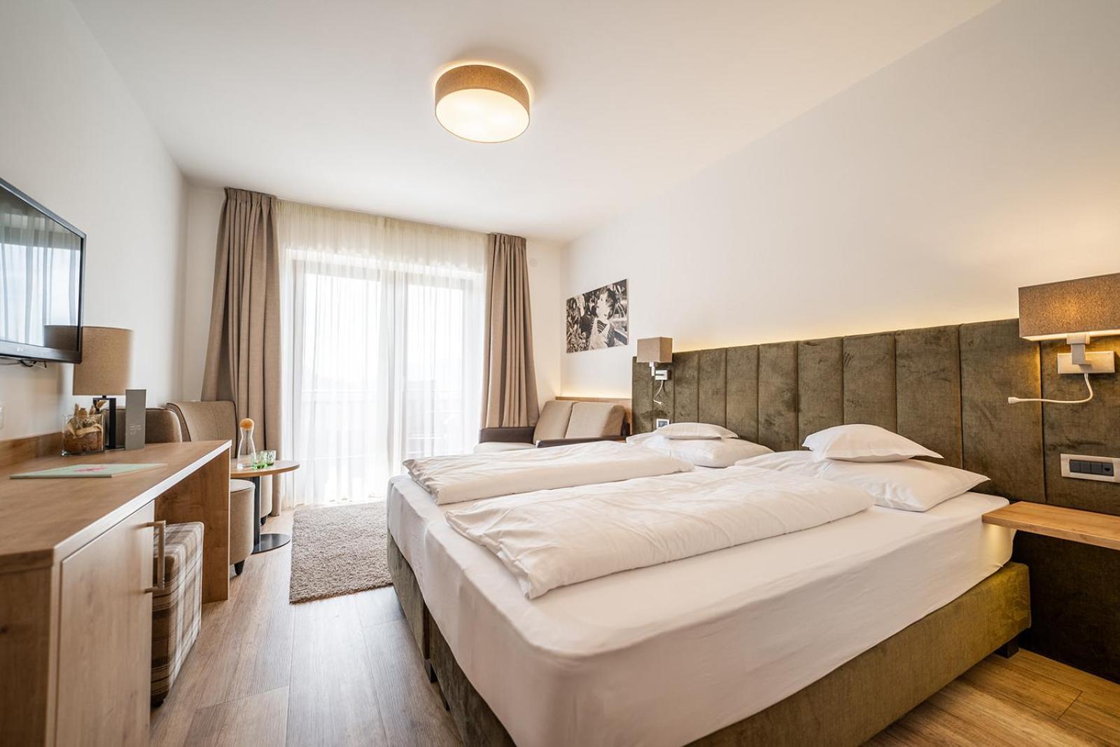 Hotel Brunnhofer Tirolo Exteriör bild