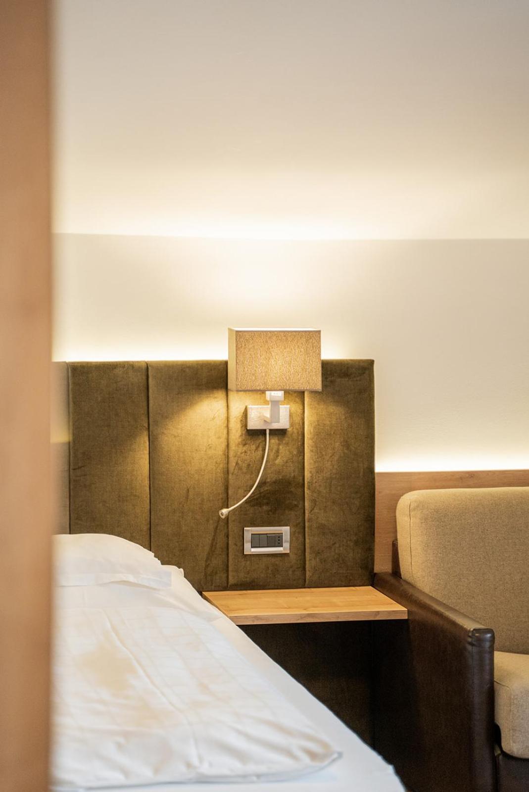 Hotel Brunnhofer Tirolo Exteriör bild