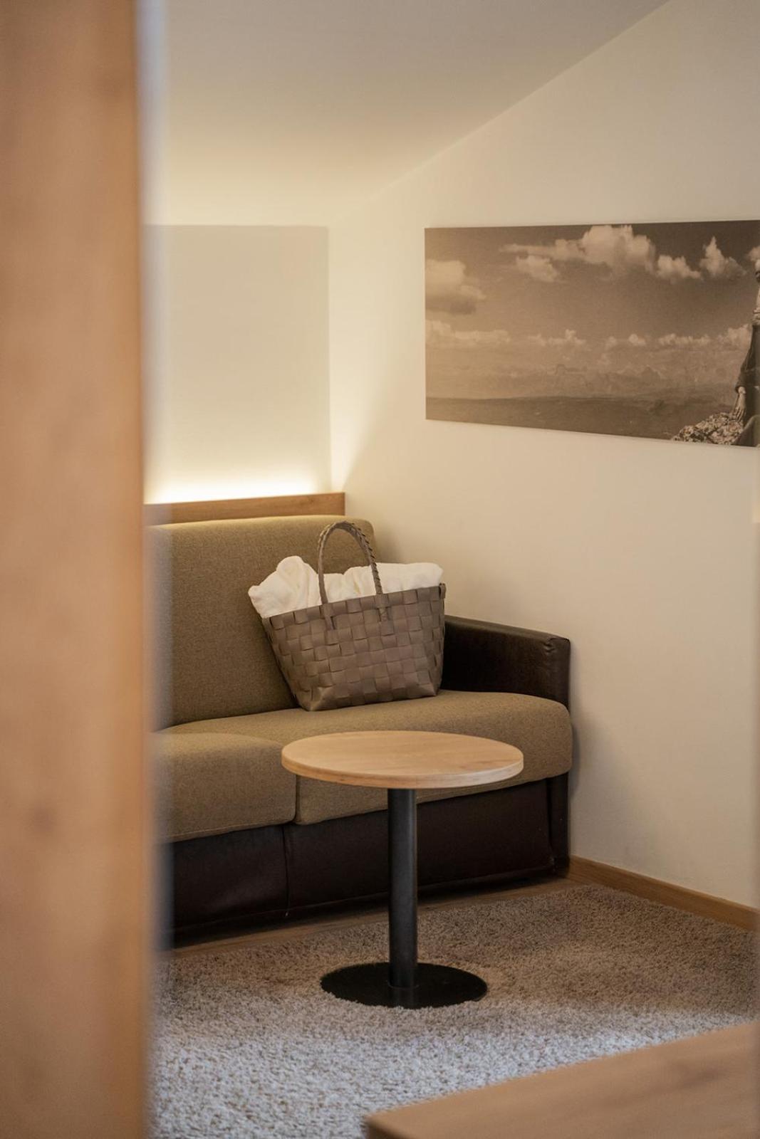 Hotel Brunnhofer Tirolo Exteriör bild